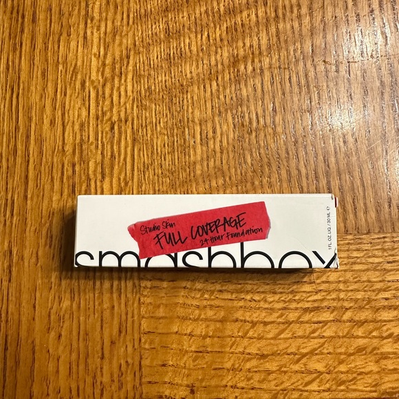 Smashbox Studio Skin 24 Hour Wear Hydrating Foundation Fair Cool Peach Shade 1.0 - Picture 4 of 4